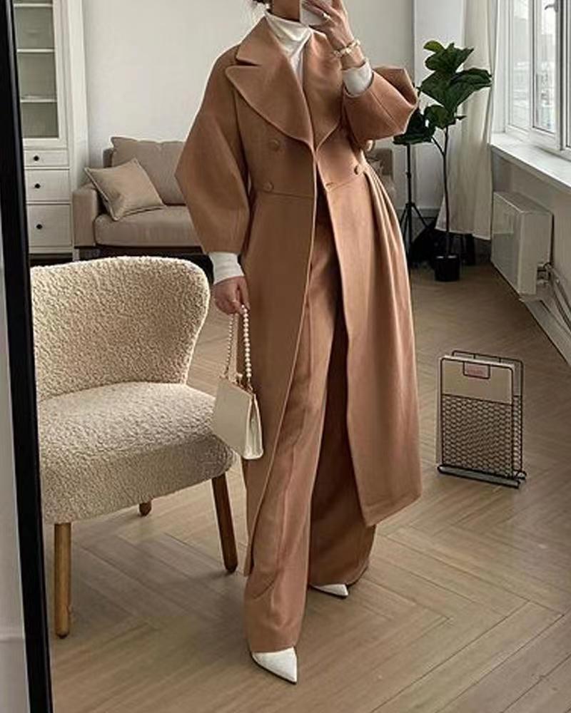 Aurora – Eleganter Damen-Mantel mit doppelreihigem Design und Statement-Ärmeln