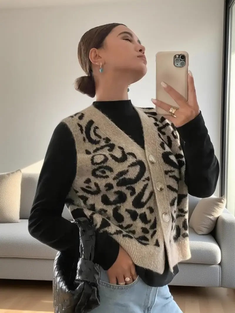 Lara - Damen Strickweste im Modern Knit Design