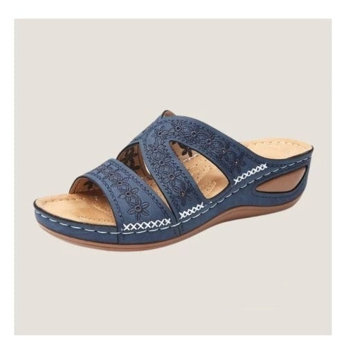 Bequeme Sommerschlupfsandalen mit Zierstickerei