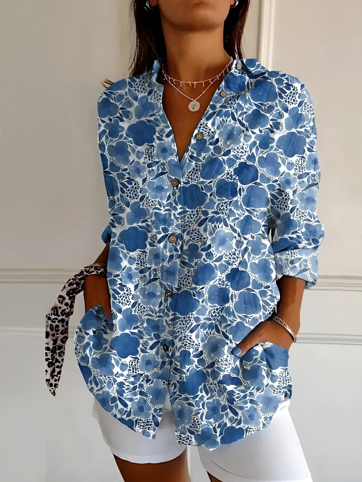 Damenbluse mit maritimem Motiv