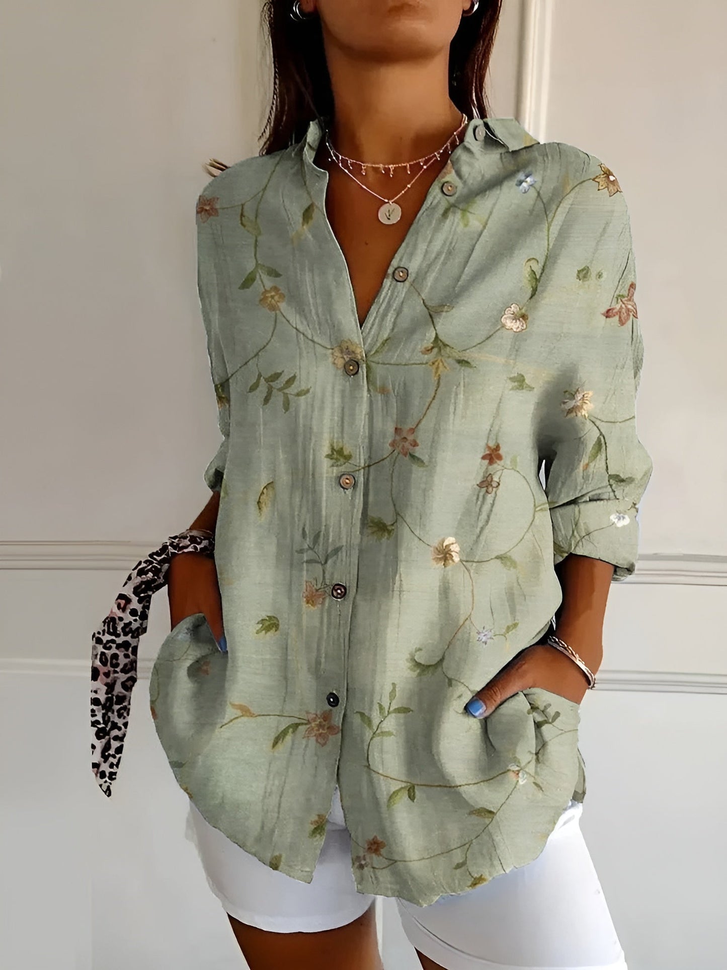 Damenbluse mit maritimem Motiv
