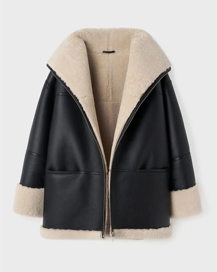 Schwarzer Oversize-Lammfellmantel