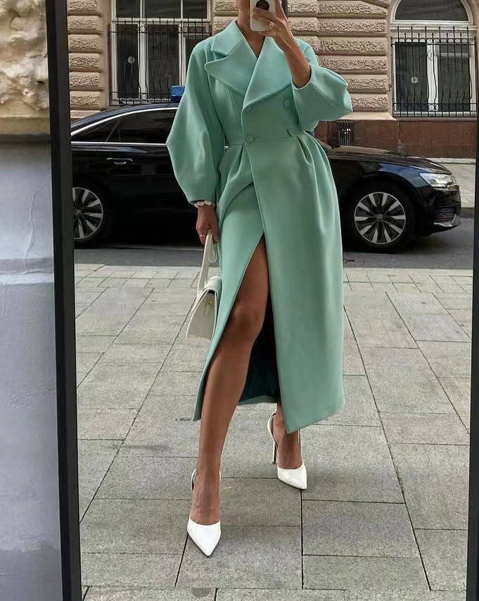 Aurora – Eleganter Damen-Mantel mit doppelreihigem Design und Statement-Ärmeln