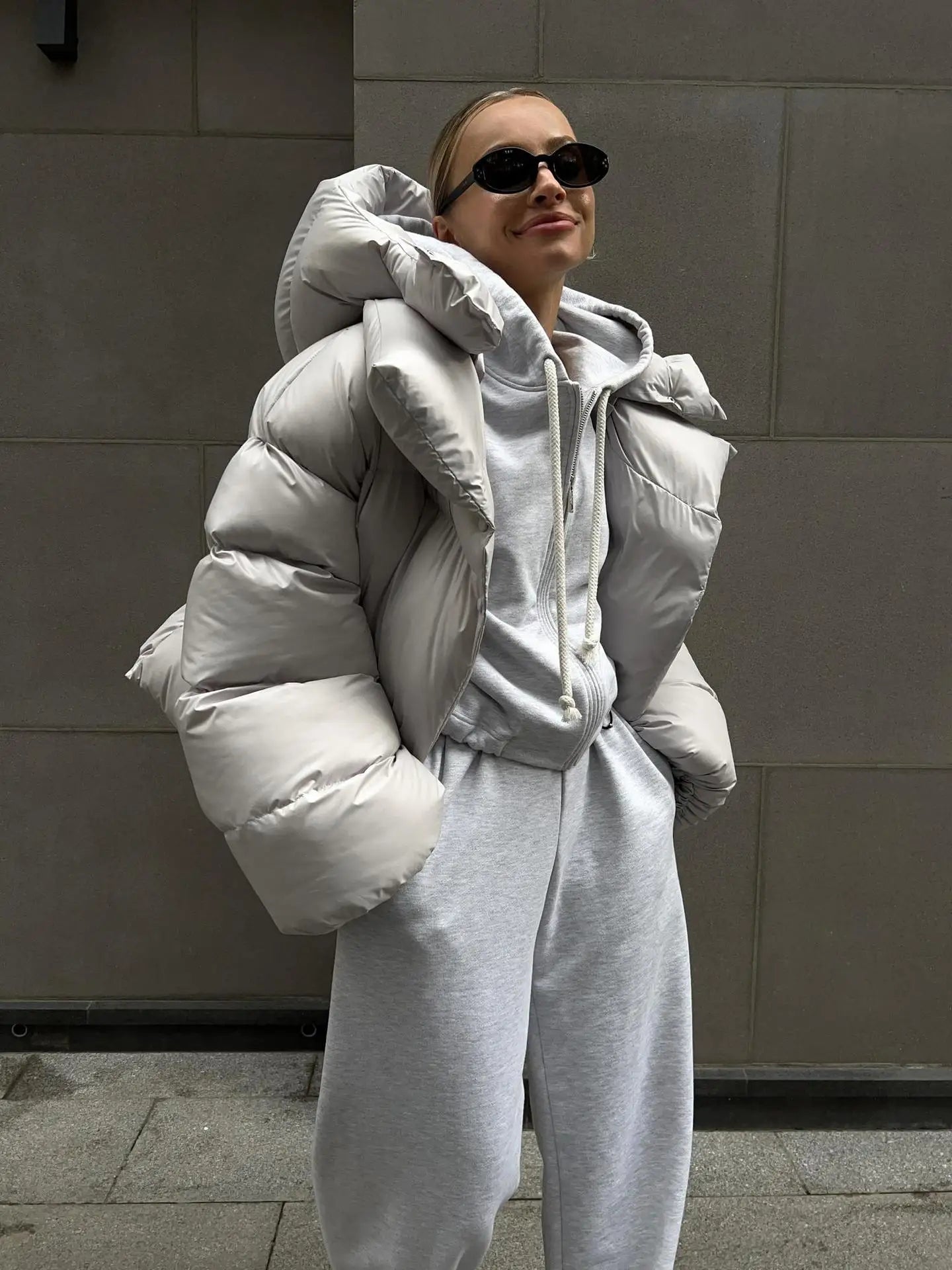 Livia - Kurze Steppjacke mit Kapuze für Damen