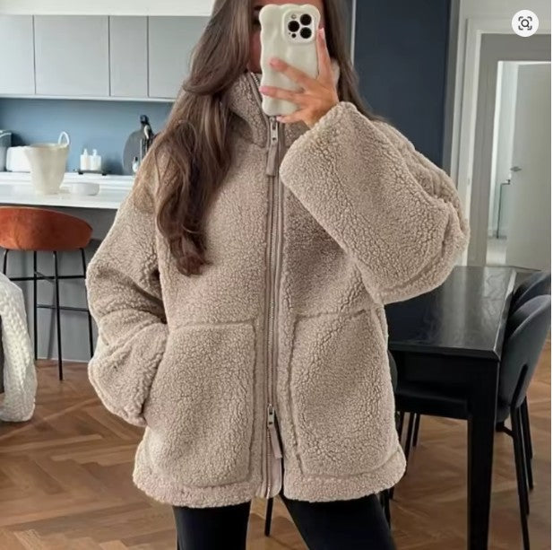 Amira – Winter Lammwolljacke mit Reißverschluss