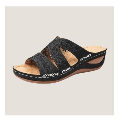Bequeme Sommerschlupfsandalen mit Zierstickerei