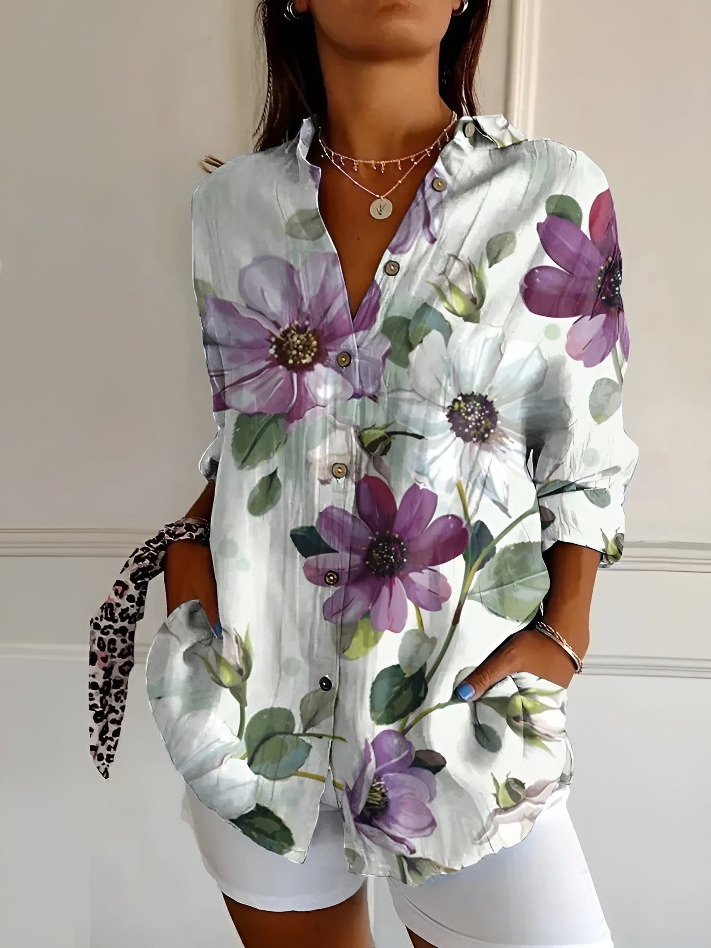 Damenbluse mit maritimem Motiv
